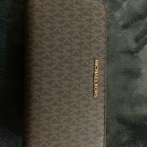 Michael Kors Jet Set Travel Wallet